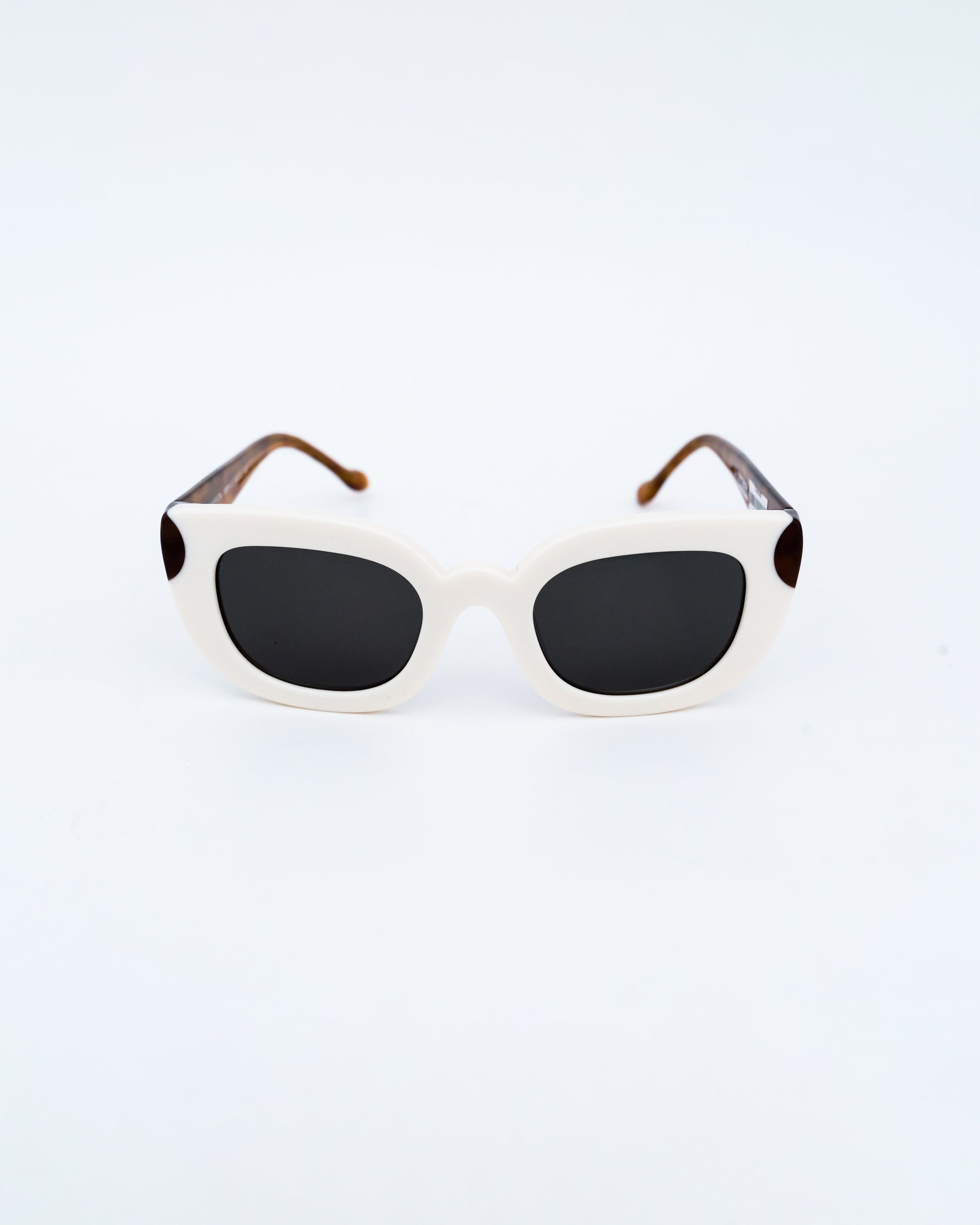 SHUMIKITA - WITH CLASSICAL LENSES
