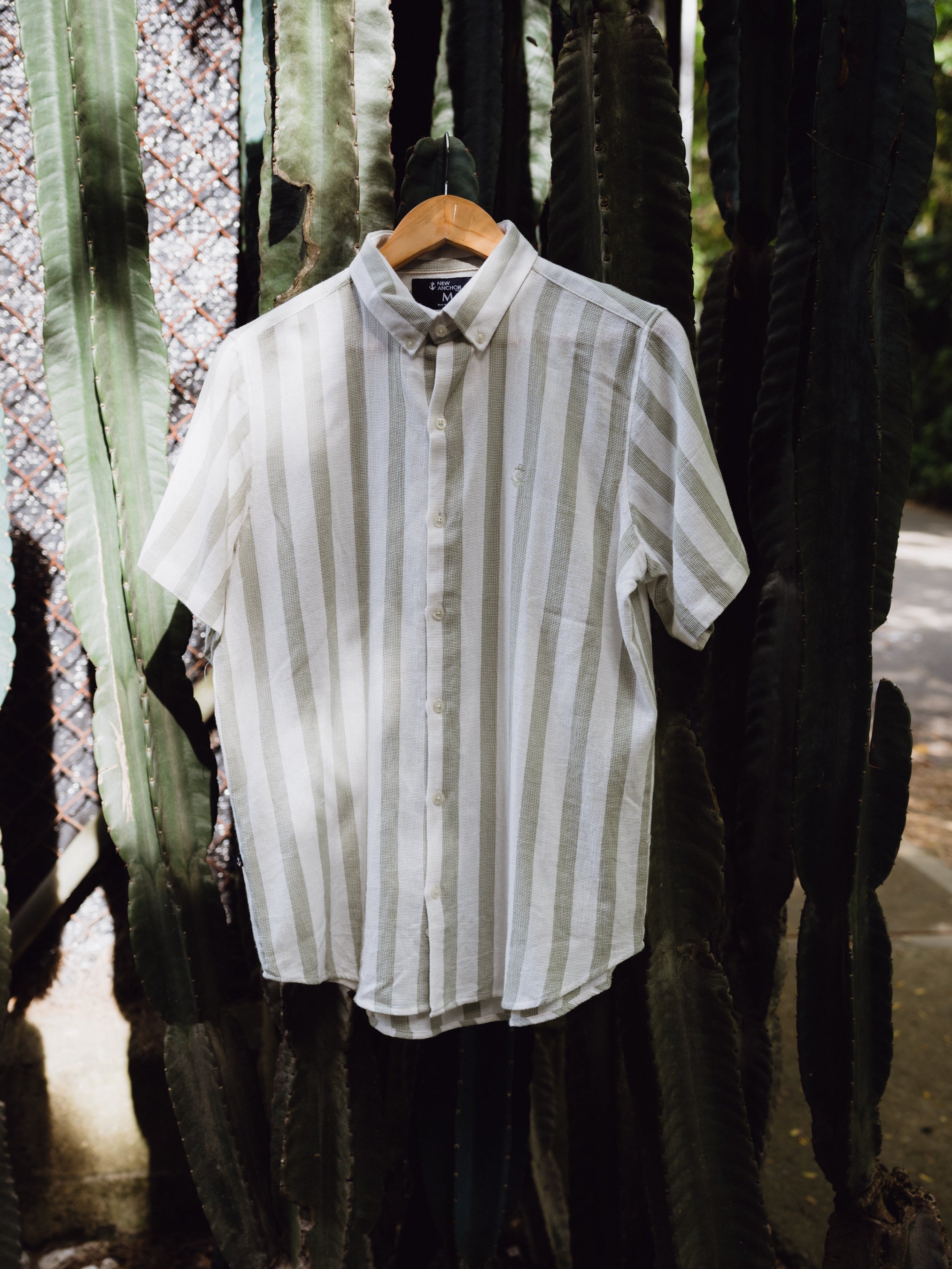 CAMISA BLANCA RAYAS VERDES