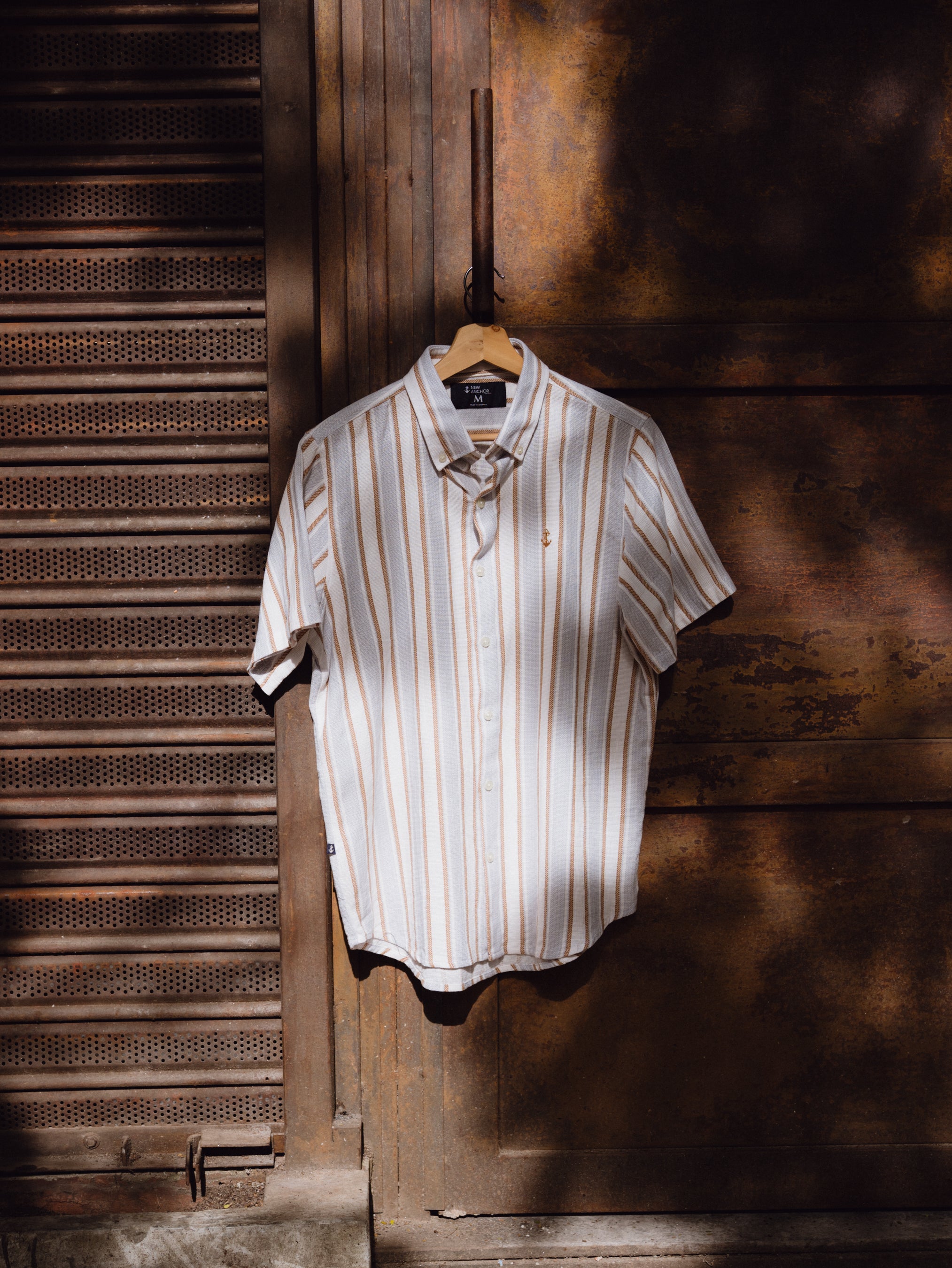 CAMISA CIELO RAYAS BLANCAS Y CAFÉ