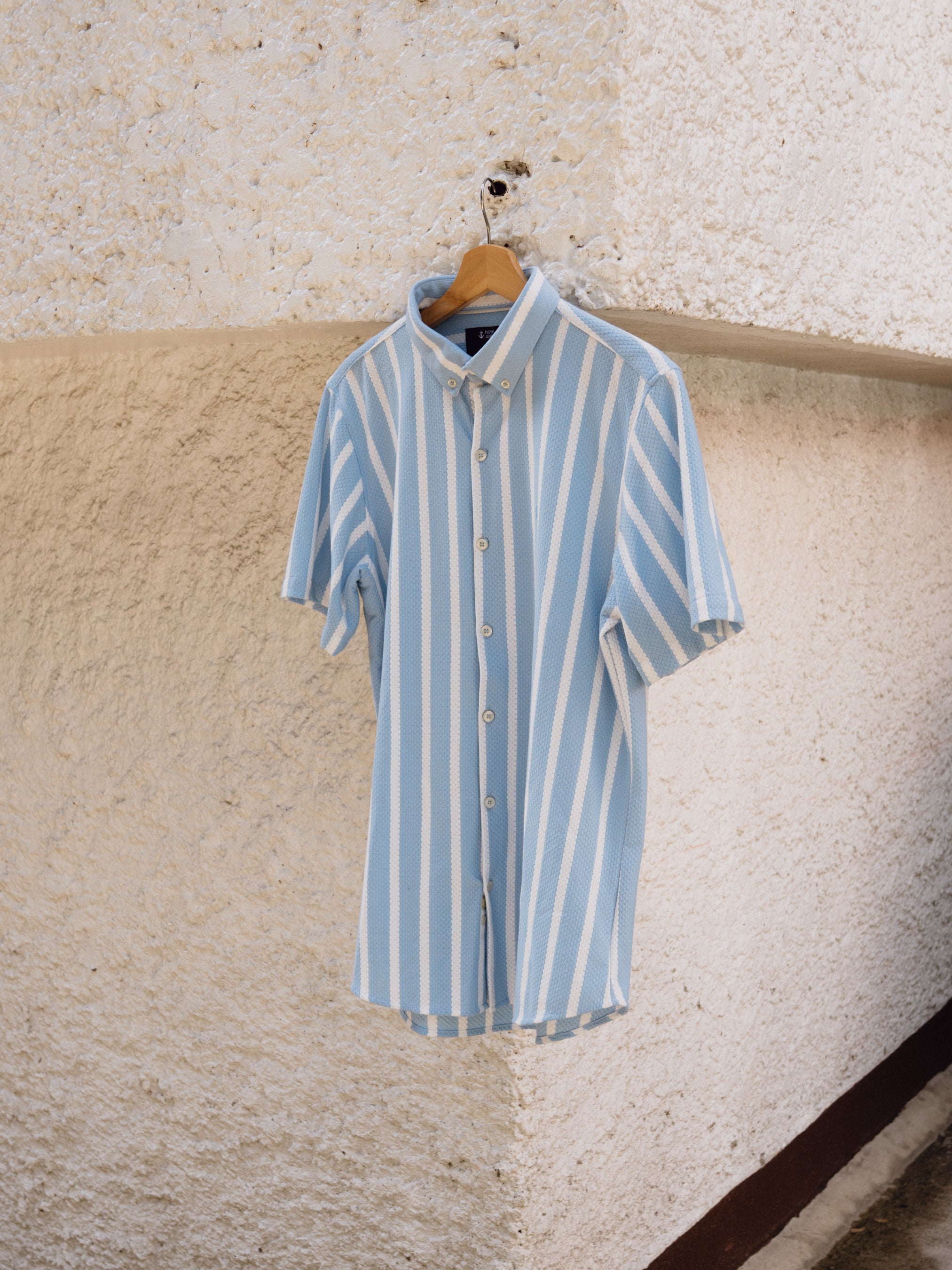 CAMISA AZUL CLARO RAYAS BLANCAS