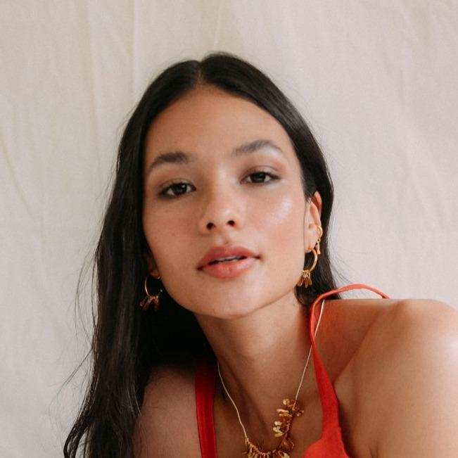 ARETES CANDONGAS PEQUEÑAS HOJAS CHIRIBIQUETE