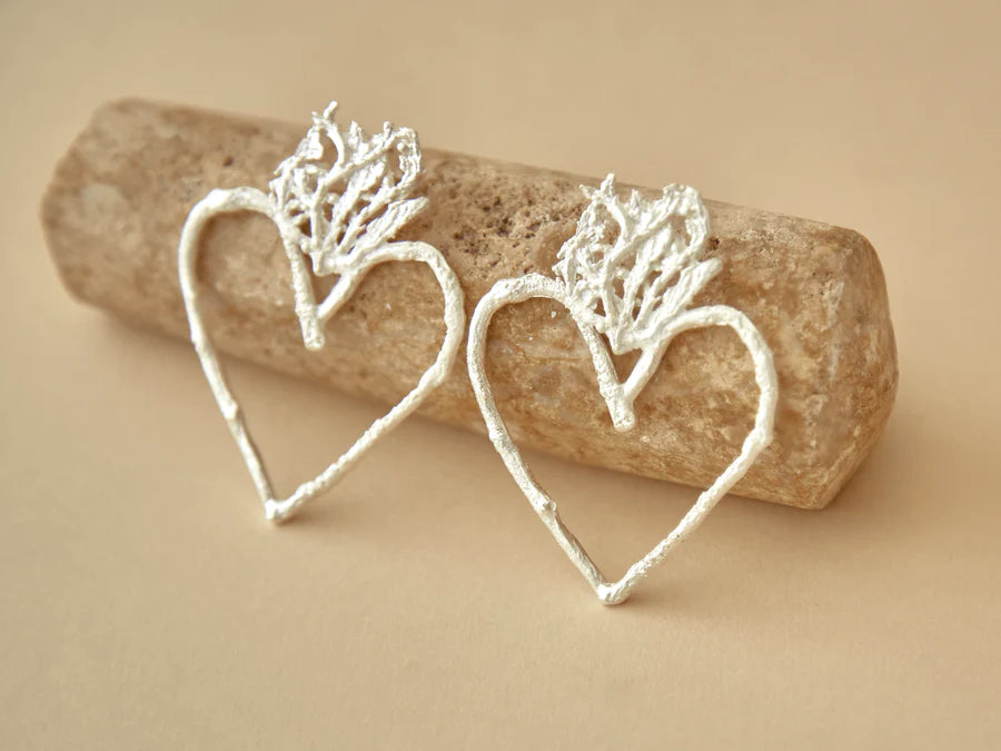 ARETES CORAZON RAMA PINO